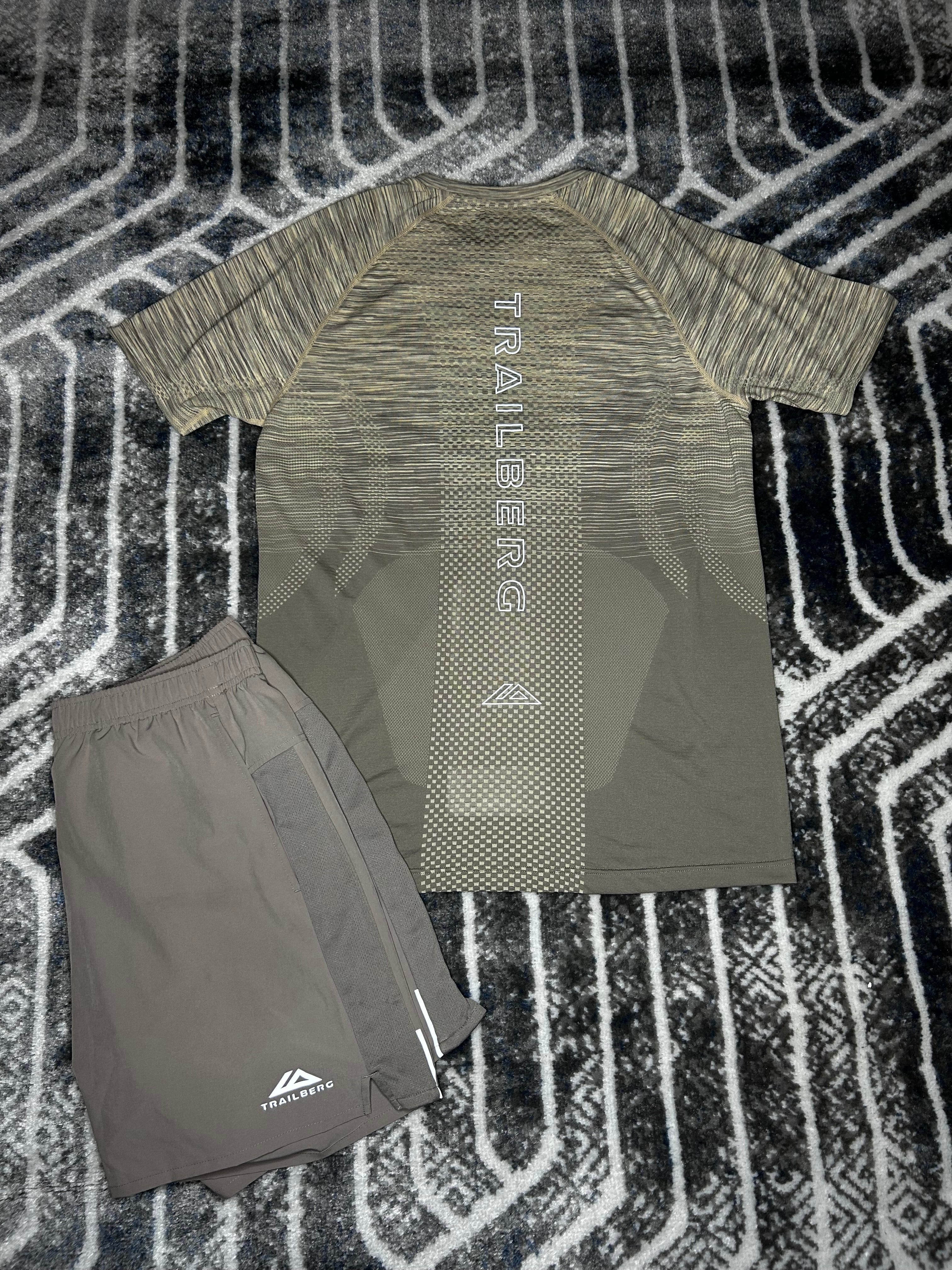 Trailberg- Seamless Set - Stone